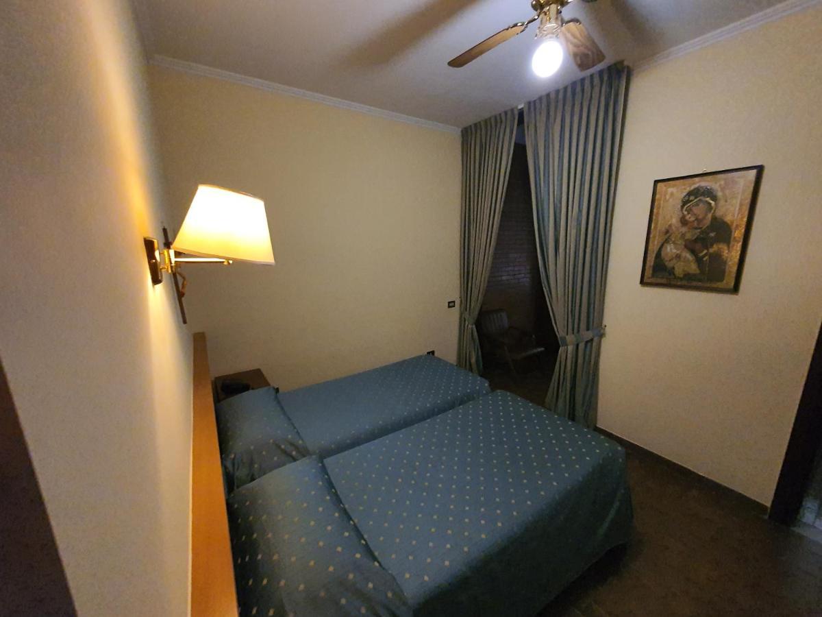 Suore Concezioniste Missionarie - Carmen Salles Roma Bed & Breakfast Exterior photo
