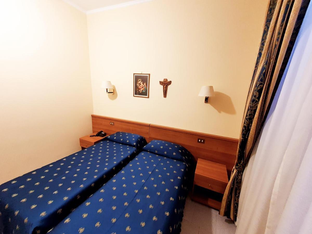 Suore Concezioniste Missionarie - Carmen Salles Roma Bed & Breakfast Exterior photo