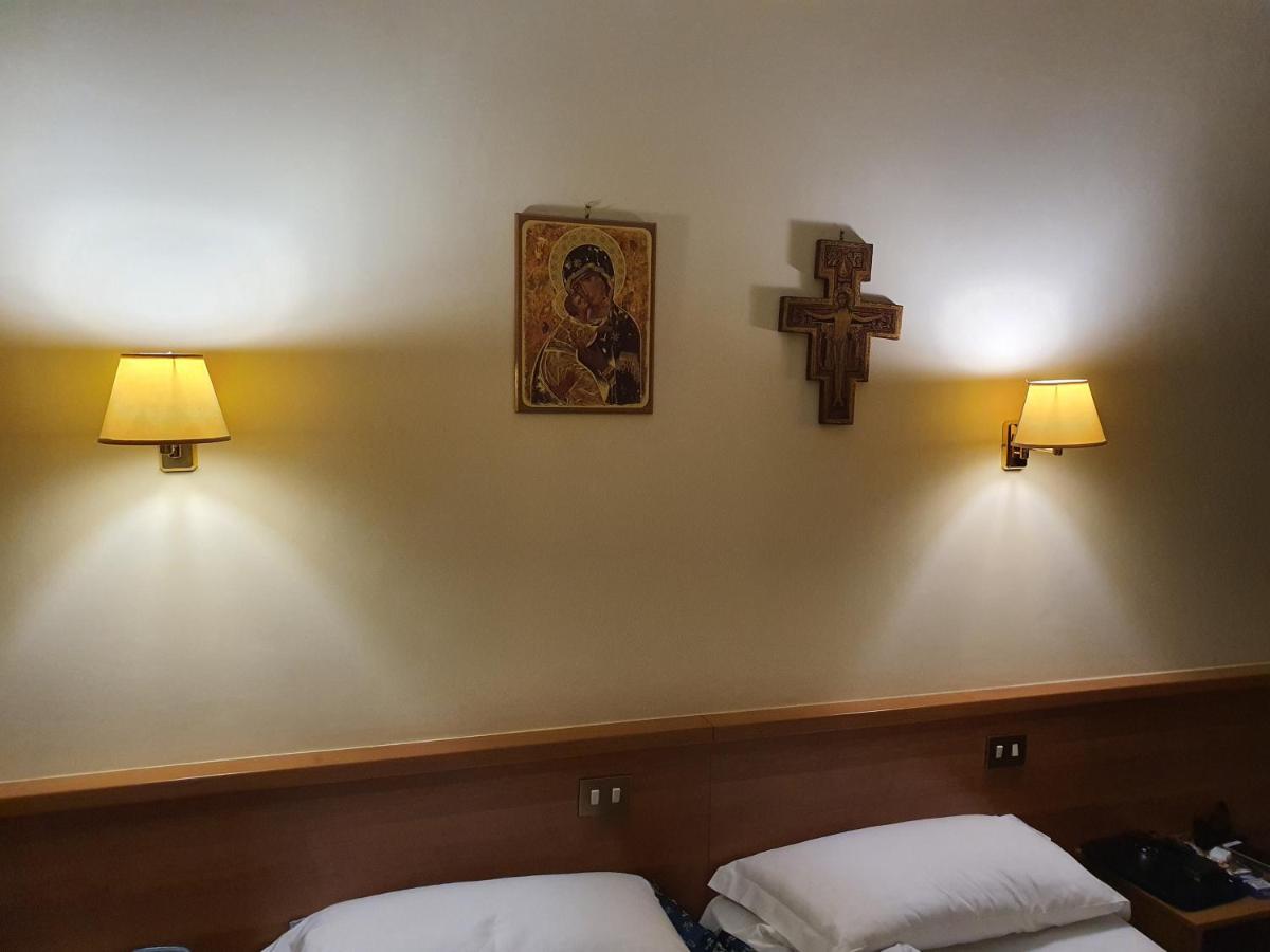 Suore Concezioniste Missionarie - Carmen Salles Roma Bed & Breakfast Exterior photo